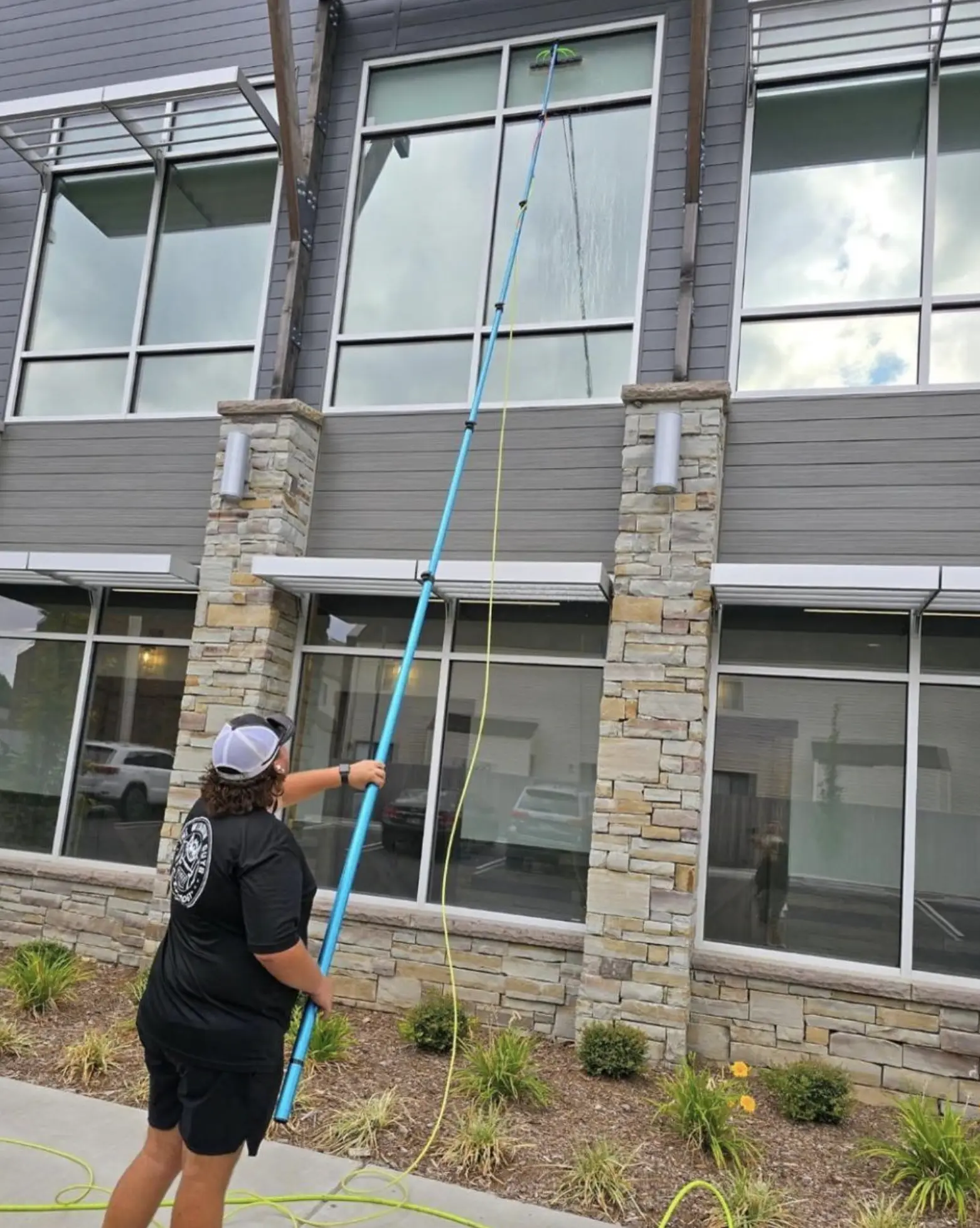 Purikelapa | Can high-rise window cleaning be done in bad weather? Commercial property Windows cleaning