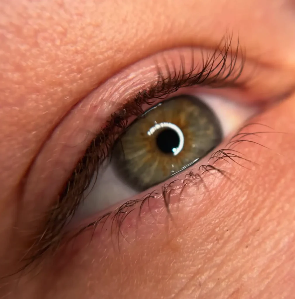 Lash Line Tattoo Challenges on Oily Lids