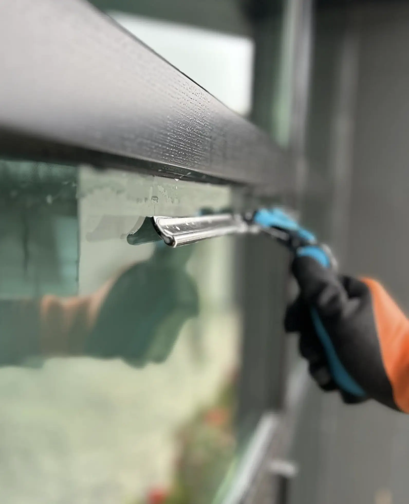 Purikelapa | Can high-rise window cleaning be done in bad weather? Purikelapa | Can high-rise window cleaning be done in bad weather?